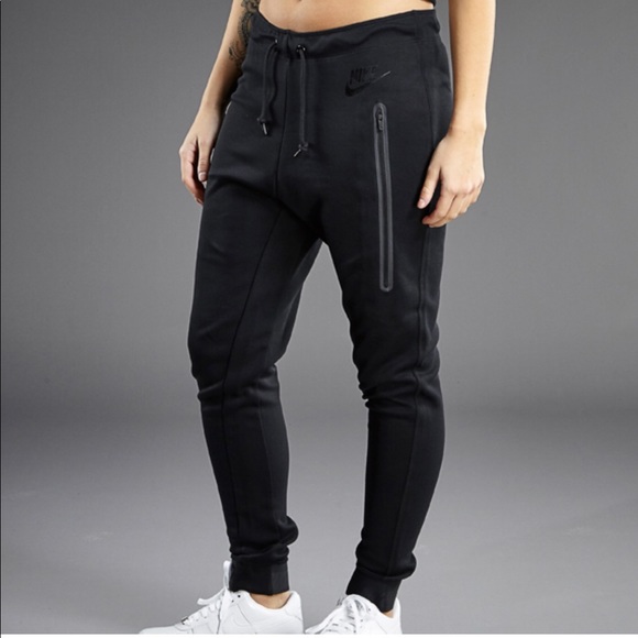 nike tech knit joggers